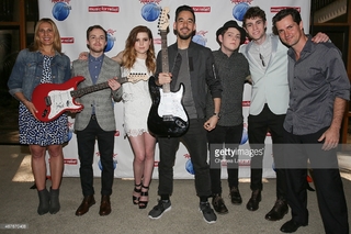 Sydney Sierota feet photo thumbnail