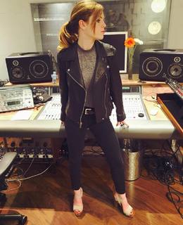 Sydney Sierota feet photo thumbnail