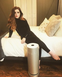 Sydney Sierota feet photo thumbnail