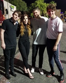 Sydney Sierota feet photo thumbnail