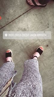 Sydney Sierota feet photo thumbnail