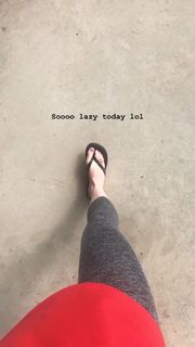 Sydney Sierota feet photo thumbnail
