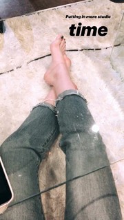 Sydney Sierota feet photo thumbnail