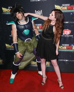 Sydney Sierota feet photo thumbnail