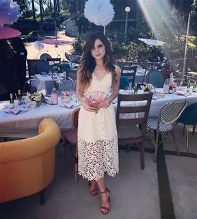 Sydney Sierota feet photo thumbnail