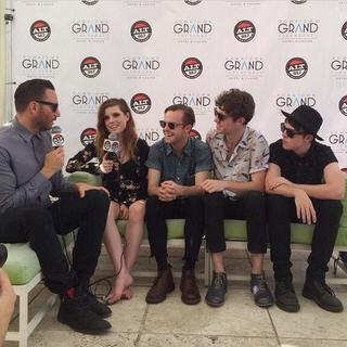 Sydney Sierota feet photo thumbnail