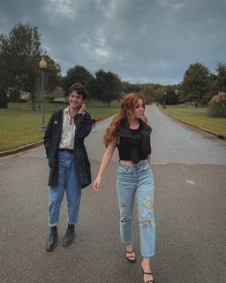 Sydney Sierota feet photo thumbnail