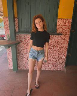 Sydney Sierota feet photo thumbnail