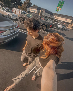 Sydney Sierota feet photo thumbnail