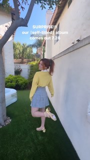 Sydney Sierota feet photo thumbnail