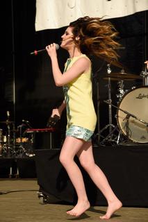 Sydney Sierota feet photo thumbnail