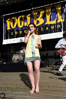 Sydney Sierota feet photo thumbnail