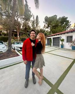 Sydney Sierota feet photo thumbnail