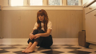 Sydney Sierota feet photo thumbnail