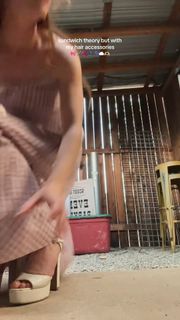 Sydney Sierota feet photo thumbnail