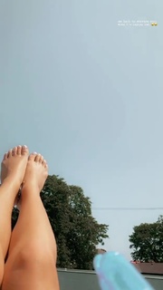 Sydney Sweeney feet photo thumbnail