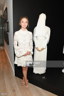 Sydney Sweeney feet photo thumbnail