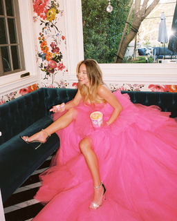 Sydney Sweeney feet photo thumbnail