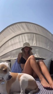 Sydney Sweeney feet photo thumbnail