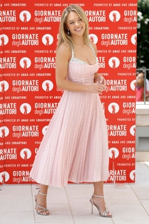 Sydney Sweeney feet photo thumbnail