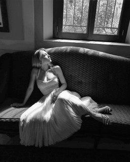 Sydney Sweeney feet photo thumbnail