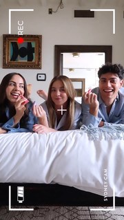 Sydney Sweeney feet photo thumbnail