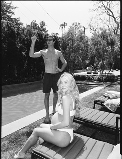 Sydney Sweeney feet photo thumbnail