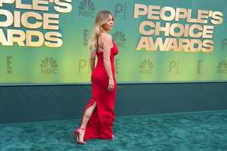 Sydney Sweeney feet photo thumbnail