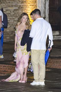 Sydney Sweeney feet photo thumbnail
