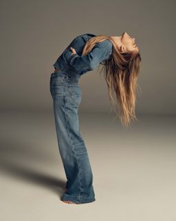 Sydney Sweeney feet photo thumbnail