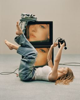 Sydney Sweeney feet photo thumbnail