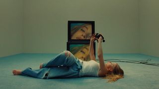 Sydney Sweeney feet photo thumbnail