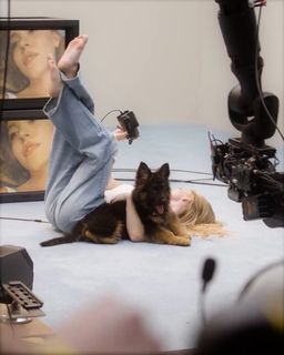 Sydney Sweeney feet photo thumbnail