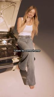 Sydney Sweeney feet photo thumbnail