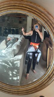 Sydney Sweeney feet photo thumbnail