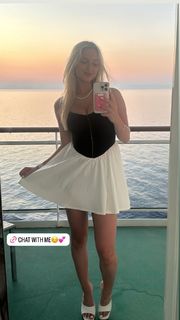 Sydney Thomas feet photo thumbnail