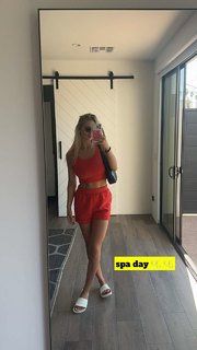 Sydney Thomas feet photo thumbnail