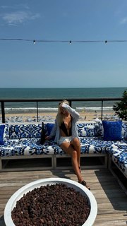 Sydney Thomas feet photo thumbnail