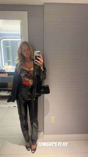 Sydney Thomas feet photo thumbnail