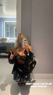 Sydney Thomas feet photo thumbnail