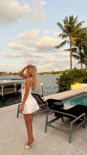 Sydney Thomas feet photo thumbnail