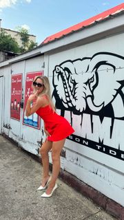 Sydney Thomas feet photo thumbnail