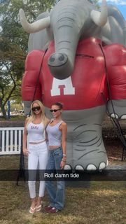 Sydney Thomas feet photo thumbnail