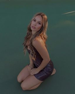 Sydney Zmrzel feet photo thumbnail