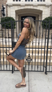 Sydney Zmrzel feet photo thumbnail