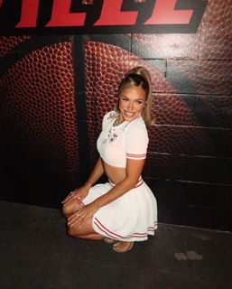 Sydney Zmrzel feet photo thumbnail