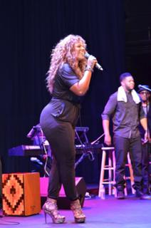 Syleena Johnson feet photo 9