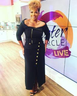 Syleena Johnson feet photo 3