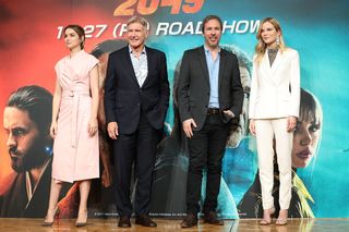 Sylvia Hoeks feet photo thumbnail