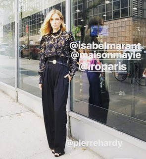 Sylvia Hoeks feet photo thumbnail